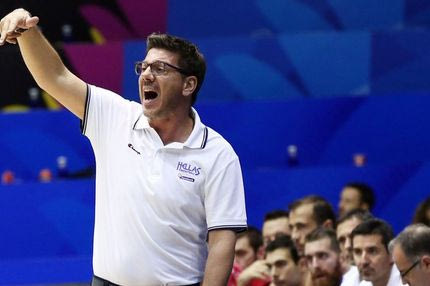 Κατσικάρης: “Συγχαίρω τους παίκτες μου γιατί έμειναν συγκεντρωμένοι”