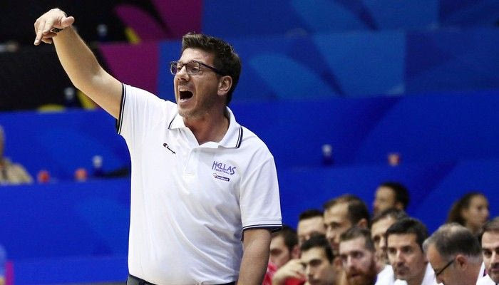 Κατσικάρης: “Συγχαίρω τους παίκτες μου γιατί έμειναν συγκεντρωμένοι”