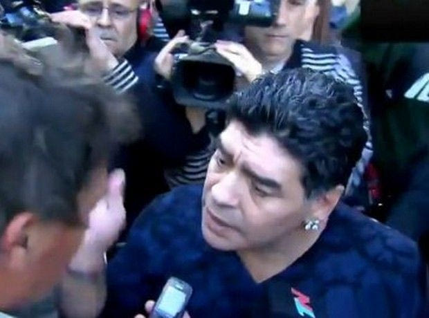 Χαστούκισε ρεπόρτερ ο Μαραντόνα! (VIDEO)