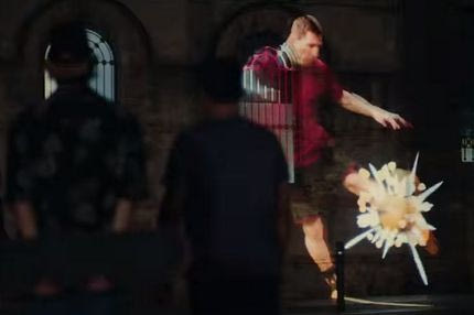 Ο Μέσι σκοράρει με Adidas (και) στους δρόμους της Βαρκελώνης (VIDEO)