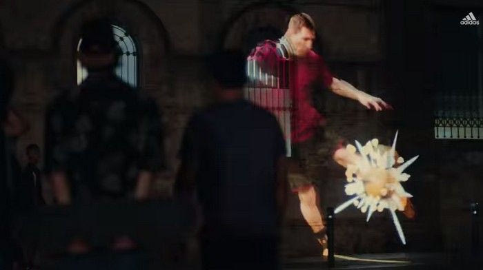 Ο Μέσι σκοράρει με Adidas (και) στους δρόμους της Βαρκελώνης (VIDEO)