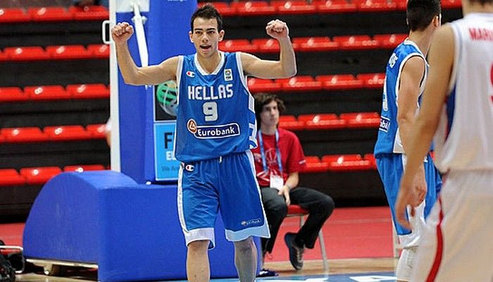 Κλείνει ο Μουράτος