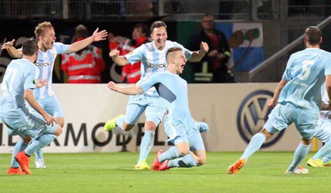 Ματσάρα με δέκα γκολ και αποκλεισμός για Μάιντς (VIDEO)