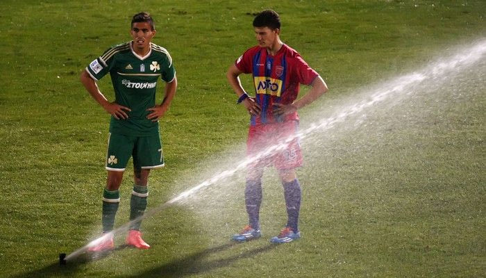 Άνοιξαν τα ποτιστικά την ώρα του αγώνα στη Λεωφόρο! (VIDEO)