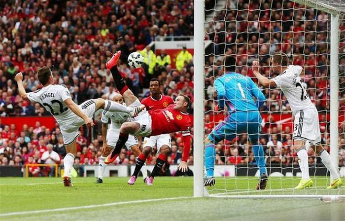 Ισοφαρίζει για τη Γιουνάιτεντ ο Ρούνεϊ (VIDEO)