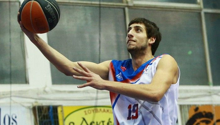 Σαλούστρος για τρία χρόνια