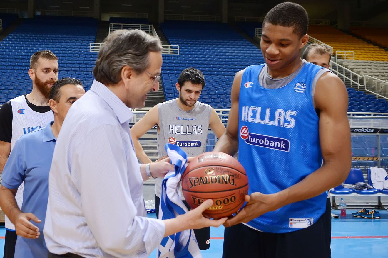 Όταν ο Σαμαράς συνάντησε τον Αντετοκούνμπο (PHOTOS+VIDEO)