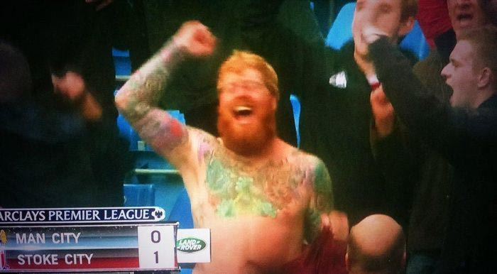Ο τρελός οπαδός της Στόουκ (VIDEO)