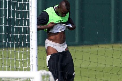 Πρόβλημα με το σορτσάκι ο Μπαλοτέλι (PHOTOS)