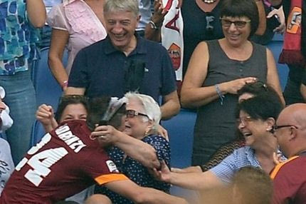 Πανηγύρισε με τη γιαγιά του ο Φλορέντζι! (VIDEO)