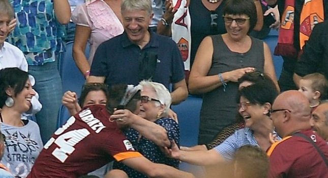 Πανηγύρισε με τη γιαγιά του ο Φλορέντζι! (VIDEO)