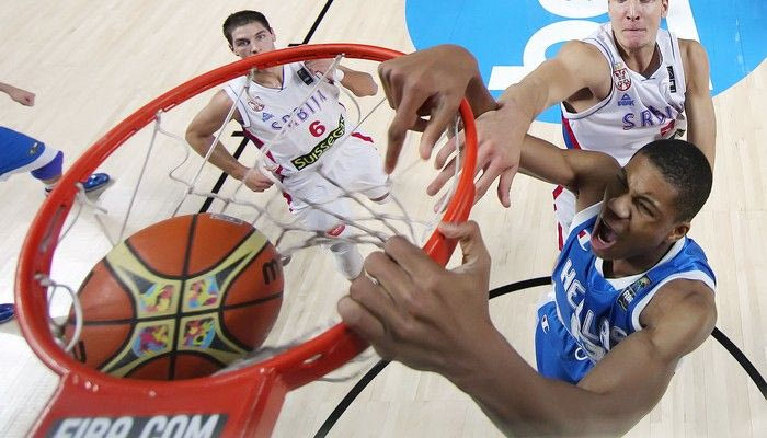Γιάννης πασάρει, Γιάννης καρφώνει (VIDEO)