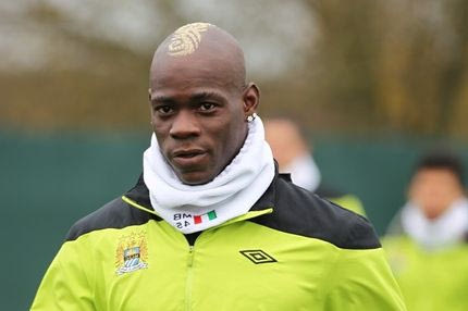 Ο Μπαλοτέλι ασχολείται με τρίχες (PHOTOS)