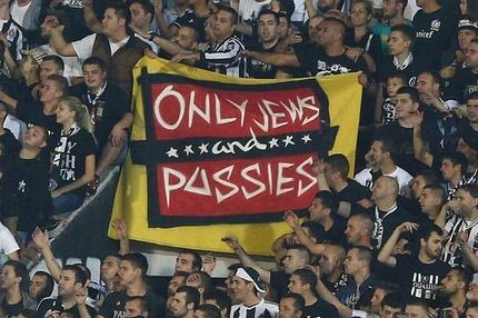 Χαμός με το ρατσιστικό πανό της Παρτίζαν (PHOTO)