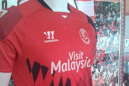 Ευρωπαϊκή λάμψη κι… ευρωπαϊκές κούπες στην μπουτίκ της Σεβίλλης (PHOTOS)