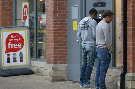 Δεν ήξερε να κάνει ανάληψη από ΑΤΜ ο Ντι Μαρία (PHOTOS)