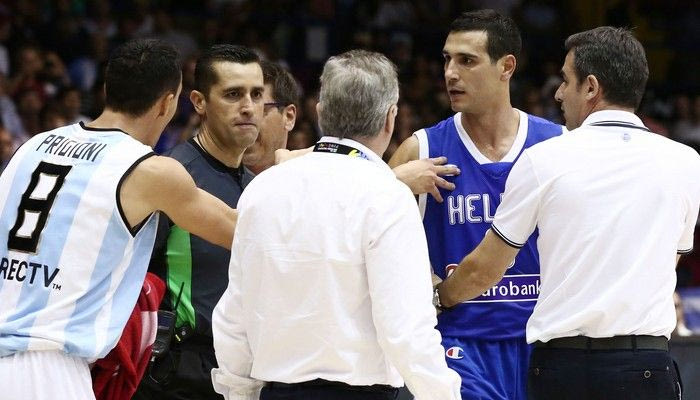 Ο καβγάς μετά το εκπληκτικό τρίποντο του Ζήση (VIDEOS)