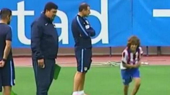 Μιμείται τον Ρονάλντο ο γιος του Σιμεόνε (VIDEO)