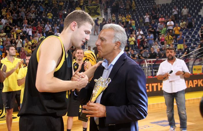 Ο Παναθηναϊκός, ο Άρης και ο Βεζένκοφ