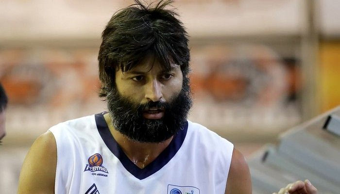 Απίστευτα tweets του Καλλινικίδη