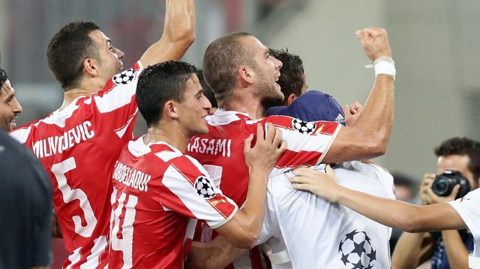 Τριάδα για φίλημα, άμυνα με ερωτηματικά