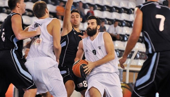 Ο πατήρ Μαρκόπουλος νίκησε τον υιό