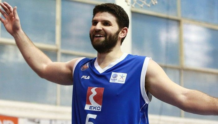 Επιστροφή στην Ισπανία για τον Παπαμακάριο