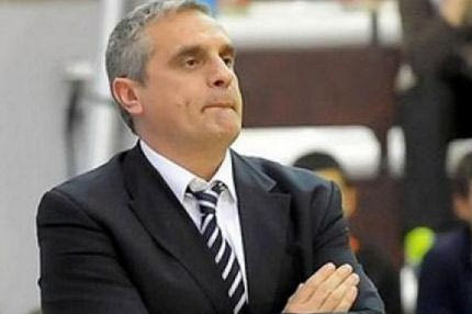 Παραμένει στην Ούνιξ ο Πεδουλάκης