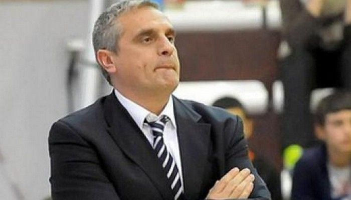 Παραμένει στην Ούνιξ ο Πεδουλάκης