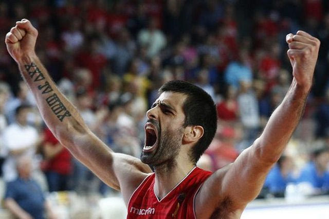 Μία δεκάδα παίκτες ανακοίνωσε η ΑΕΚ