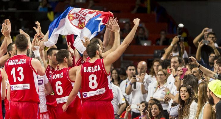 Όλοι οι Σέρβοι μια αγκαλιά (VIDEO)