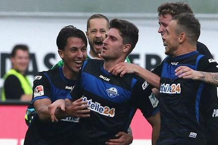 Σκόραρε από την άλλη άκρη του γηπέδου (VIDEO)