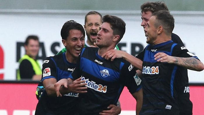 Σκόραρε από την άλλη άκρη του γηπέδου (VIDEO)