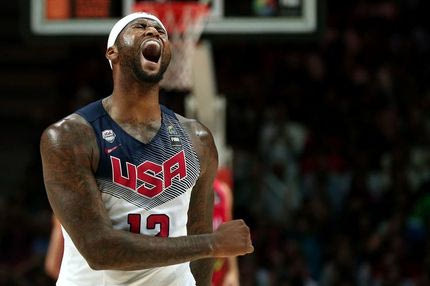 Και με λευκούς να κατέβουν…