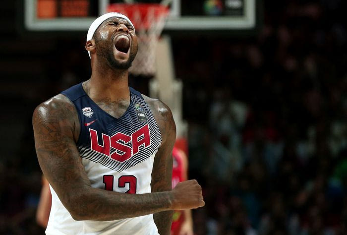 Και με λευκούς να κατέβουν…