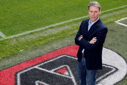 Θα συνεχίσει ως βοηθός ο Φαν Μπάστεν