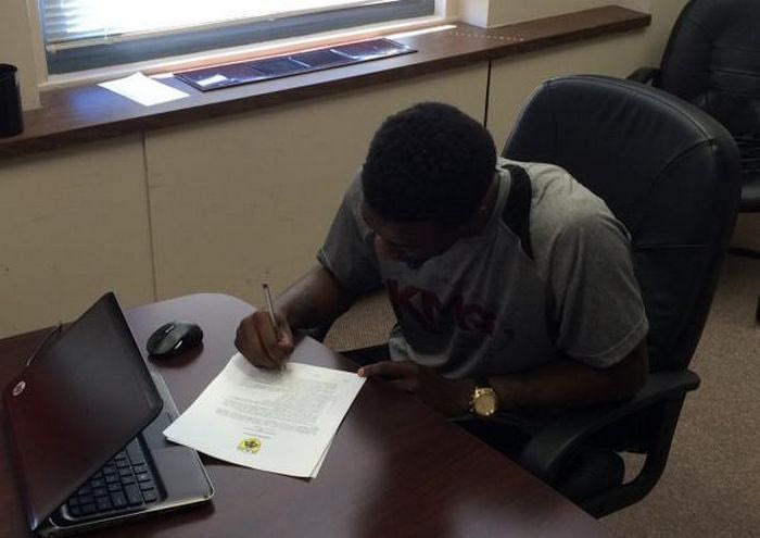 Υπέγραψε ο Ράιτ