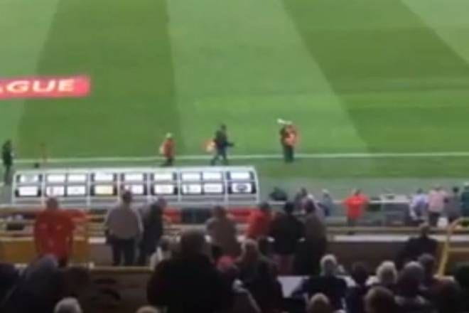 Η UEFA κατέβασε πανό του Ολυμπιακού (VIDEO)