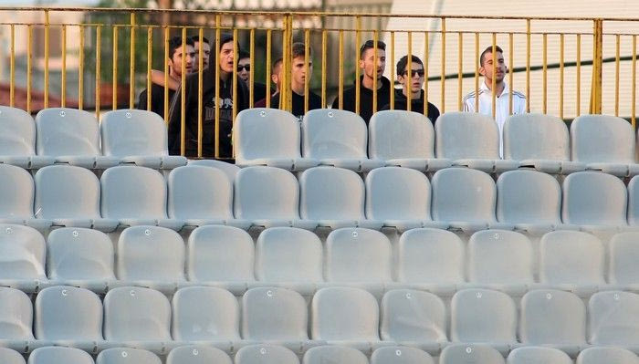 Τρεις συν ένα τρόποι για να παρακολουθήσεις ένα ματς κεκλεισμένων των θυρών (PHOTOS)