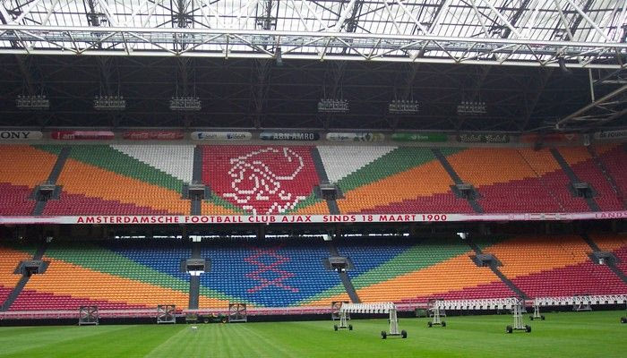 Μόνο παιδιά στον αγώνα Άγιαξ-Άλκμααρ