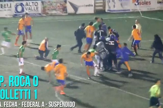 Τρομερό ξύλο σε ματς τοπικού (VIDEO)