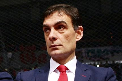 O Μπαρτζώκας, ο Γκάντι και τα… αυτοκόλλητα