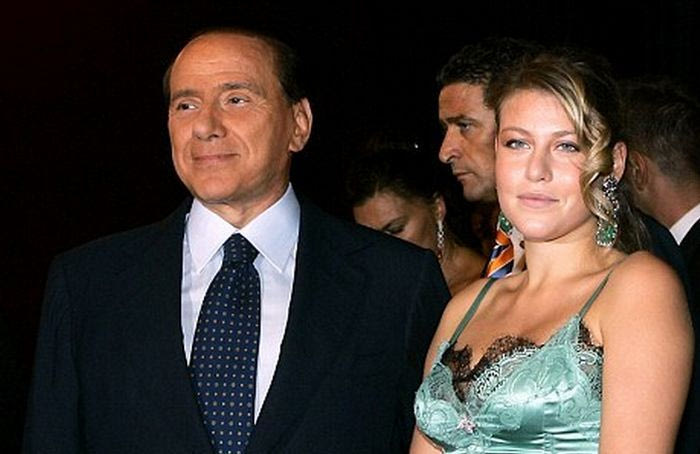 Μπερλουσκόνι: “Στόχος ο τελικός του Champions League το 2016”