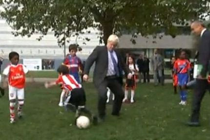 “Γκρέμισε” 9χρονο ο δήμαρχος του Λονδίνου (VIDEO)