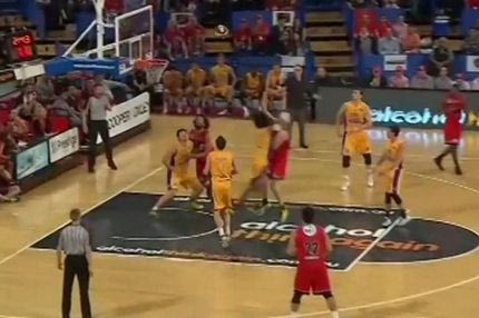 Αγκωνιά και αποβολή ο Τσίλντρες (VIDEO)