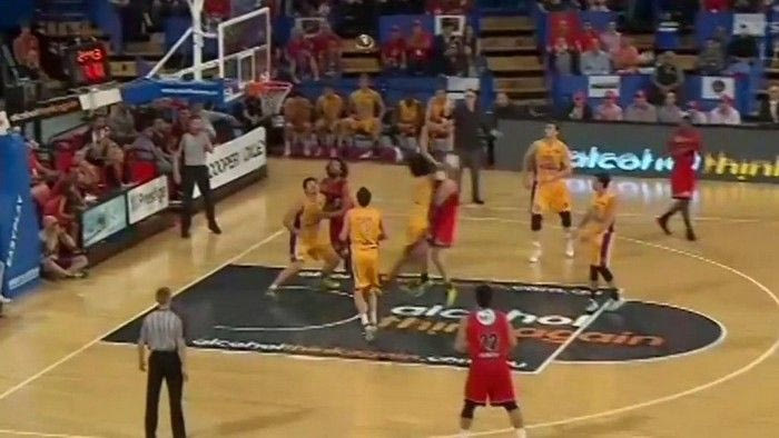 Αγκωνιά και αποβολή ο Τσίλντρες (VIDEO)