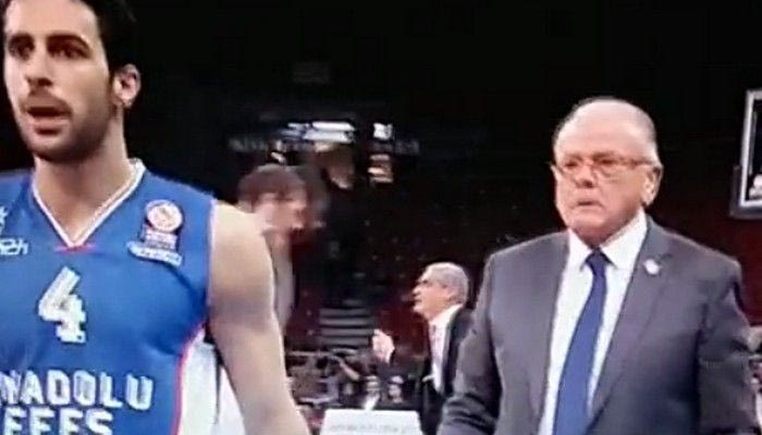 Κλότσησε τον Μπαλμπάι ο Ιβκοβιτς! (VIDEO)