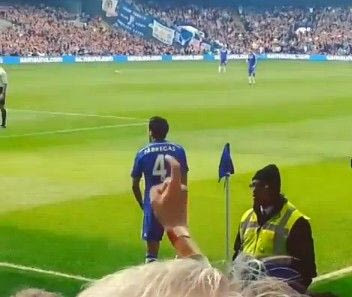 Άγριο κράξιμο σε Φάμπρεγας (VIDEO)