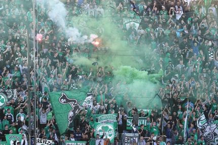 Οργανωμένοι στο Κορωπί: “Σταθείτε όρθιοι!”