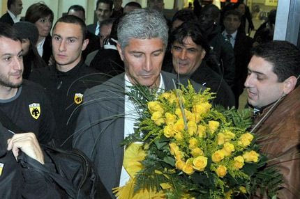 Στην Κρήτη για να δει την ΑΕΚ κόντρα στο γιο του ο Μανωλάς